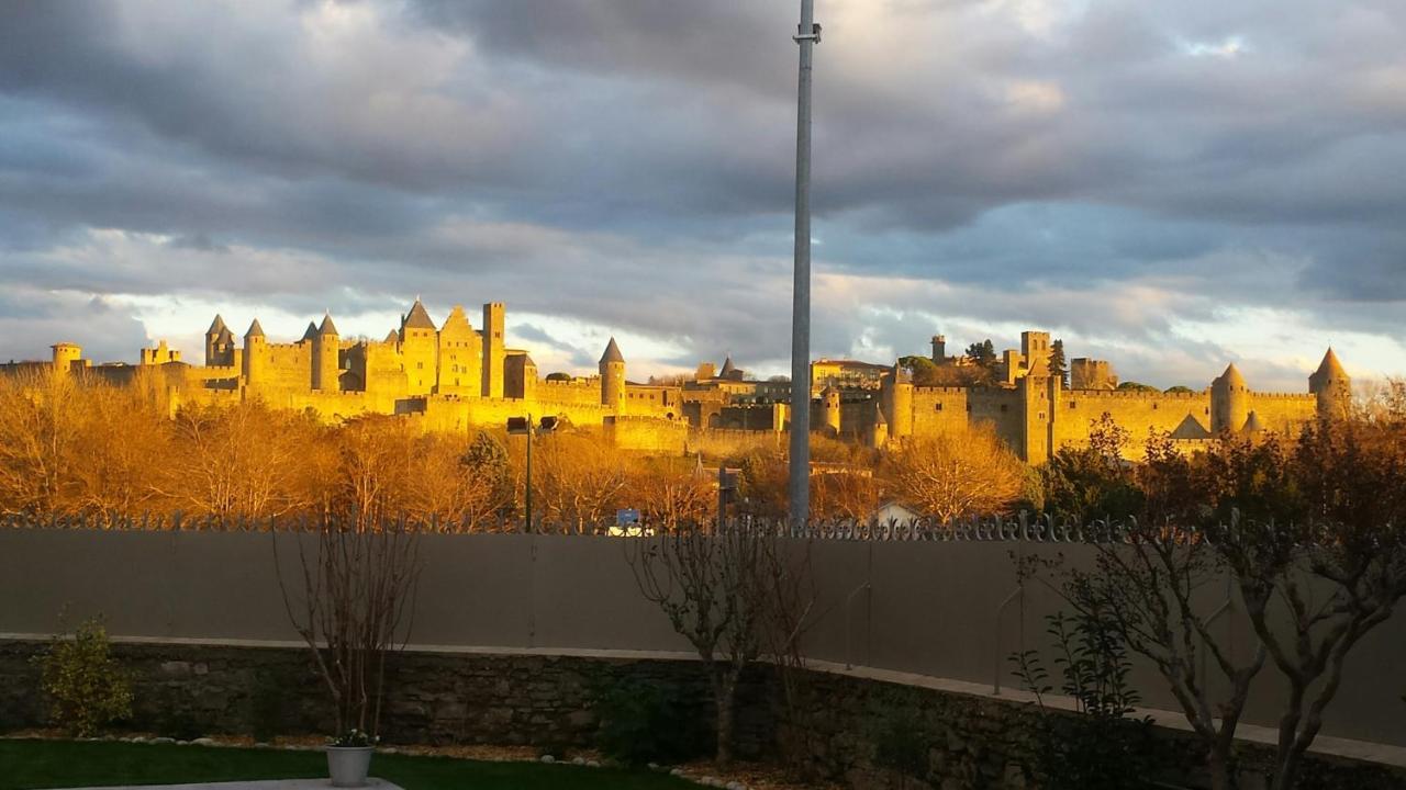 Sur Le Quai Bed and Breakfast Carcassonne Exteriör bild